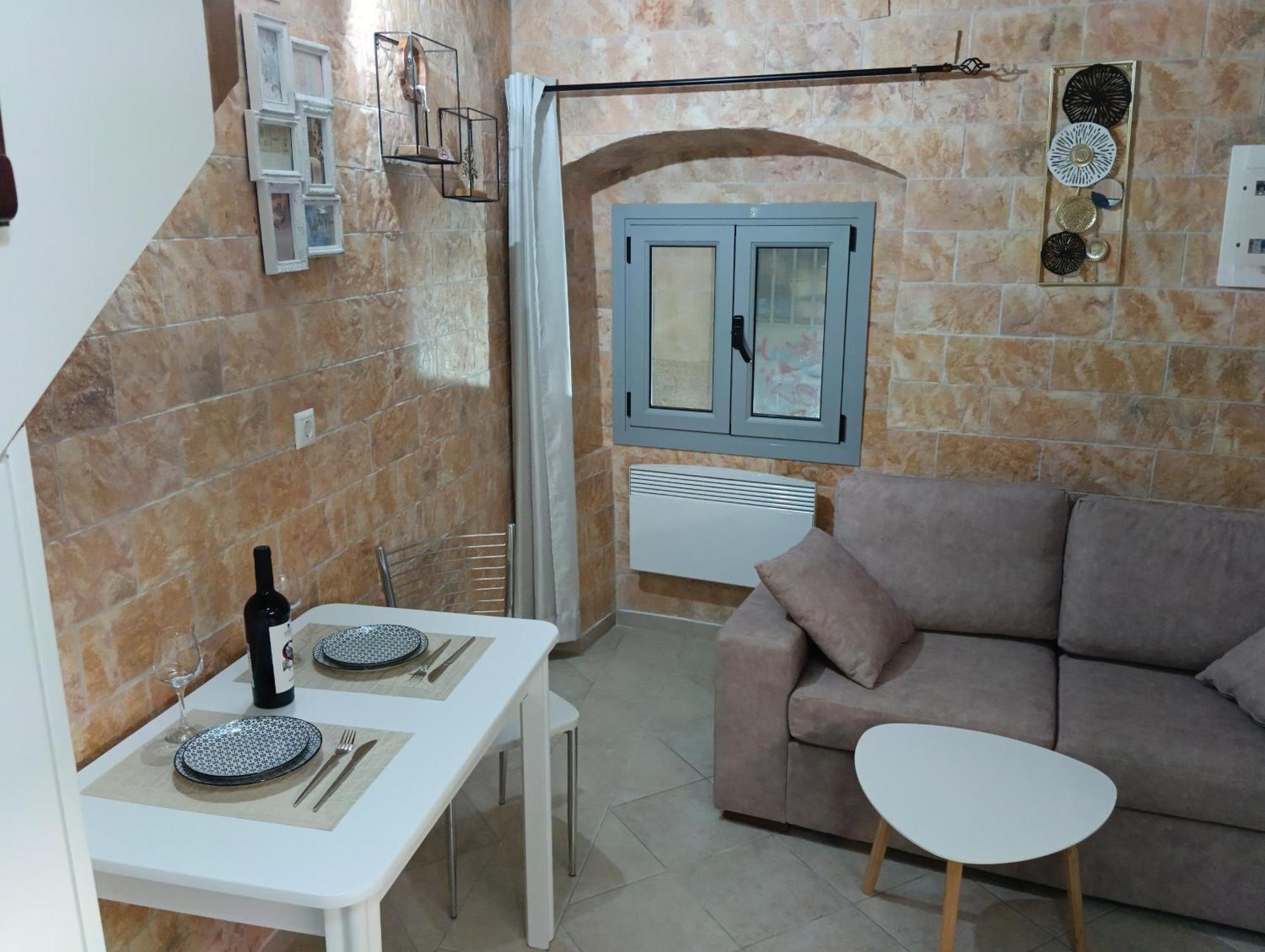 Apartament Olimpias *